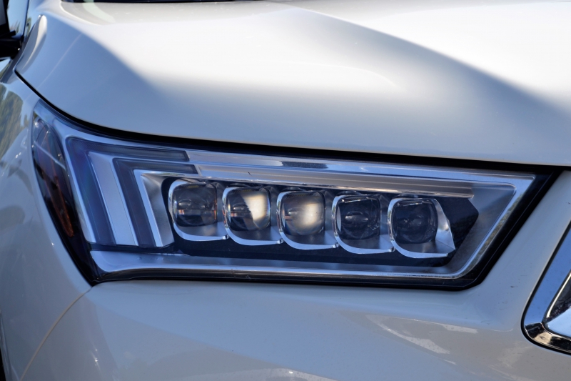 moto-AMPUS-min_acura-headlamp-2834131